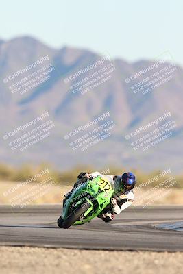 media/Dec-07-2025-CVMA (Sun) [[3e7d2de5dc]]/Race 17-Amateur Formula Middleweight/